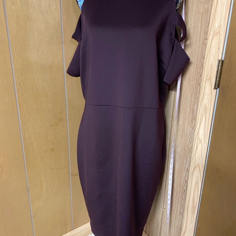 Burgundy dress detail of sleeves cut off detail - Picture 6 of 12